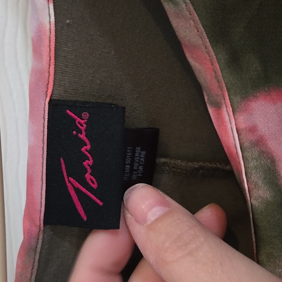 Torrid size one cold shoulder - Picture 2 of 5